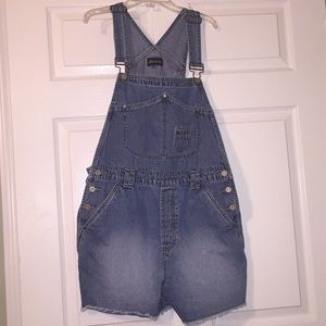 Short overalls